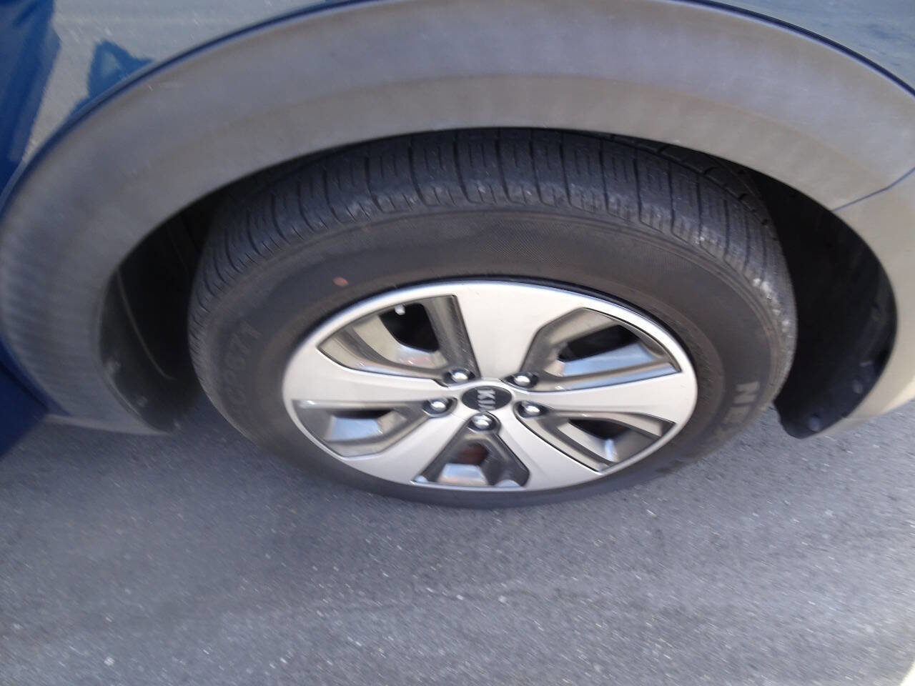 Used 2017 Kia Niro LX image 12