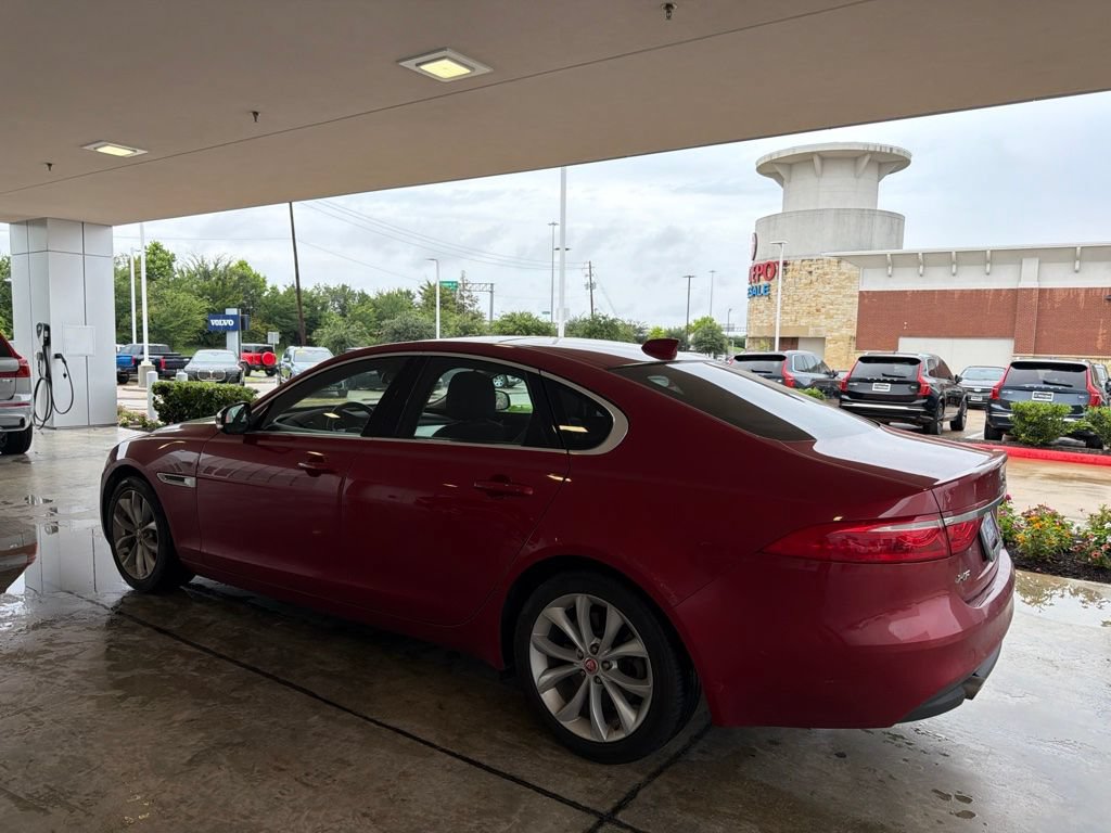 Used 2018 Jaguar XF Premium AWD/4WD image 3