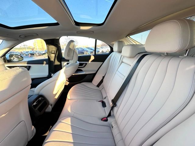 Used 2025 Mercedes-Benz E 350 4MATIC Sedan image 21