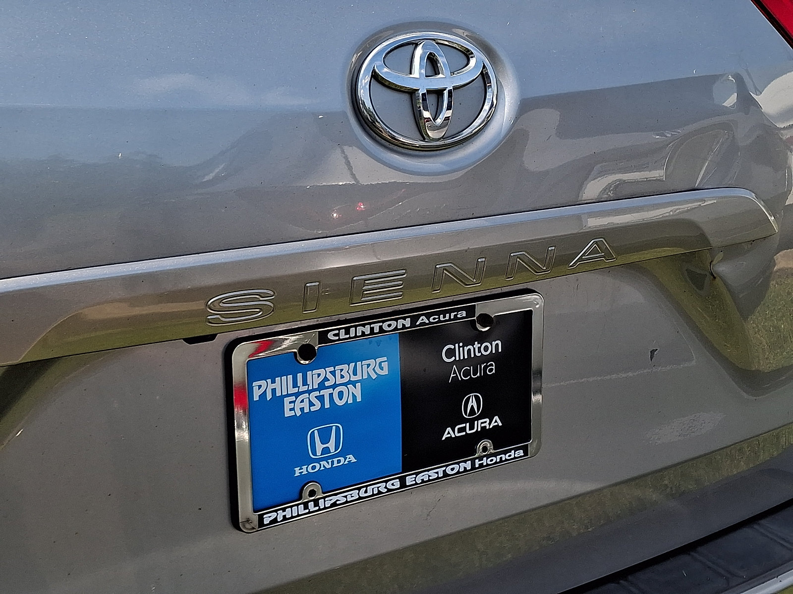 Used 2012 Toyota Sienna LE w/ Towing Pkg FWD image 30