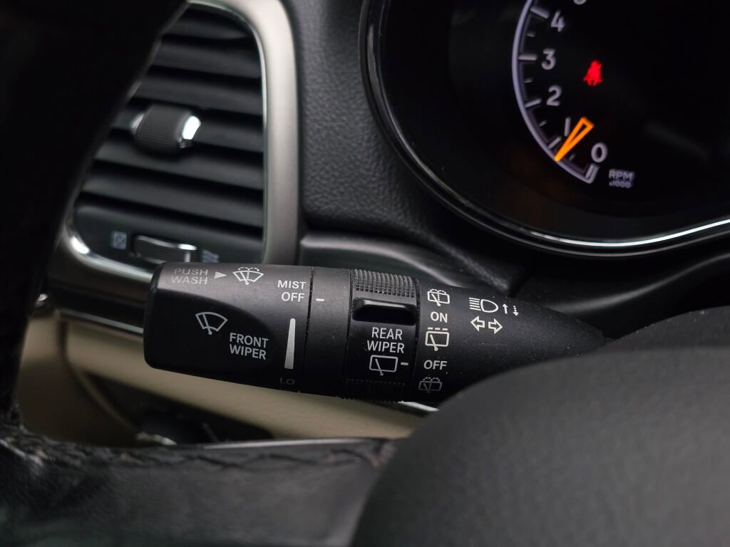 Used 2020 Jeep Grand Cherokee Limited w/ Luxury Group II image 31