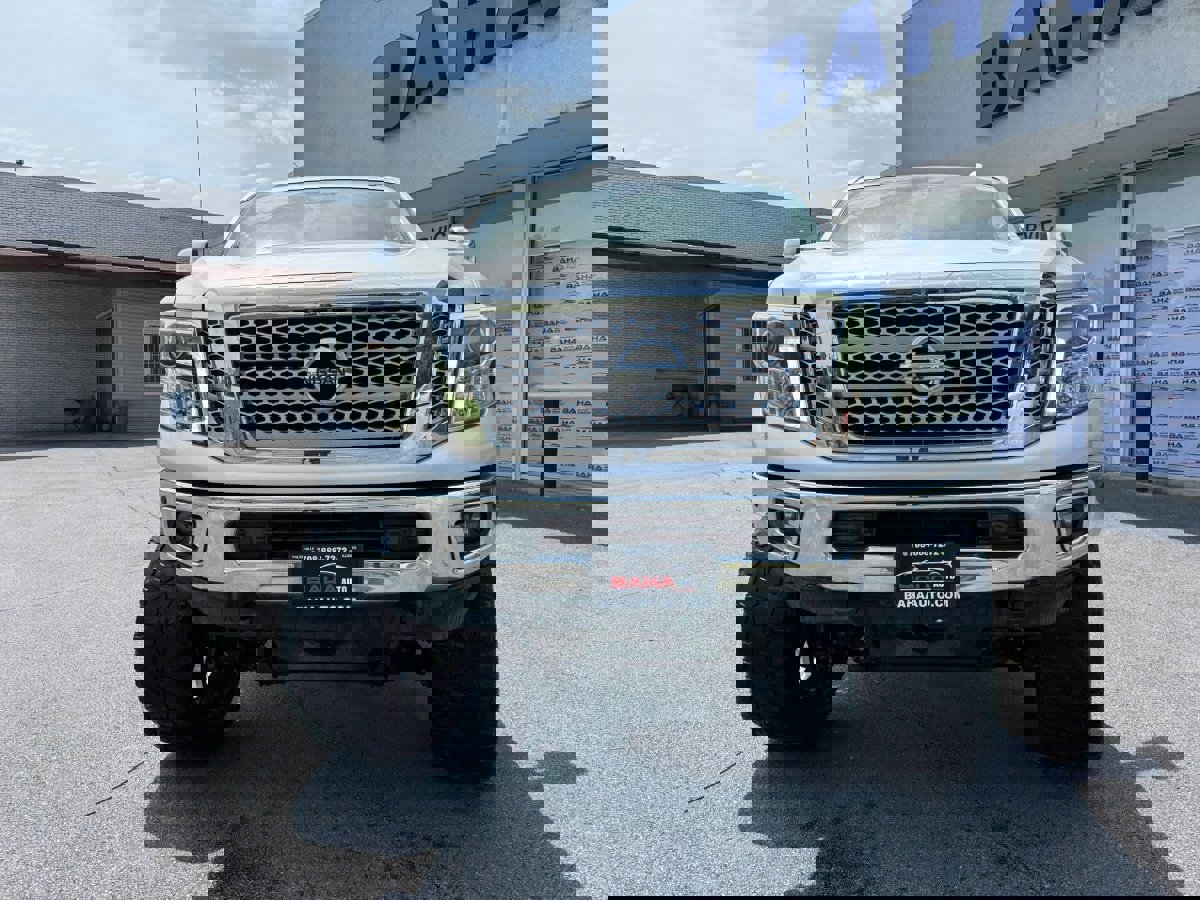 Used 2017 Nissan Titan SL image 11