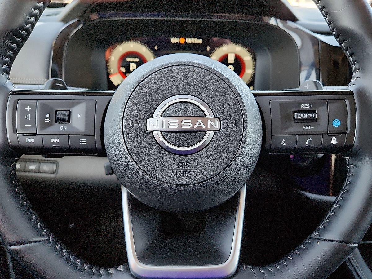 Used 2025 Nissan Pathfinder Platinum w/ Cargo Package image 10