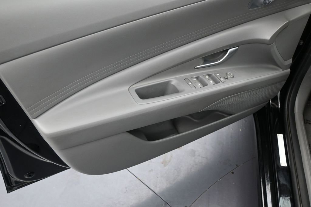 Used 2023 Hyundai Elantra SEL FWD image 15