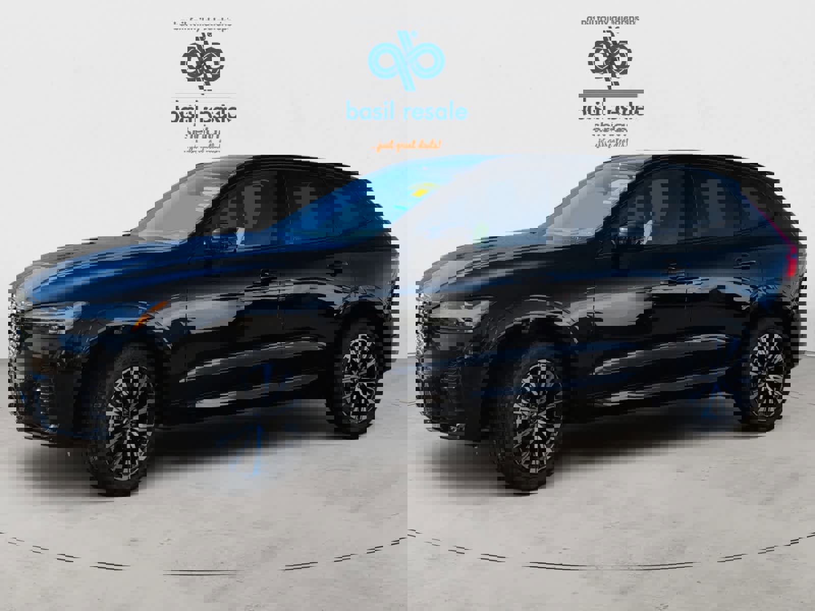 Used 2025 Volvo XC60 B5 Plus image 3