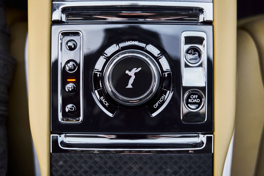 Used 2026 Rolls-Royce Cullinan Black Badge image 76