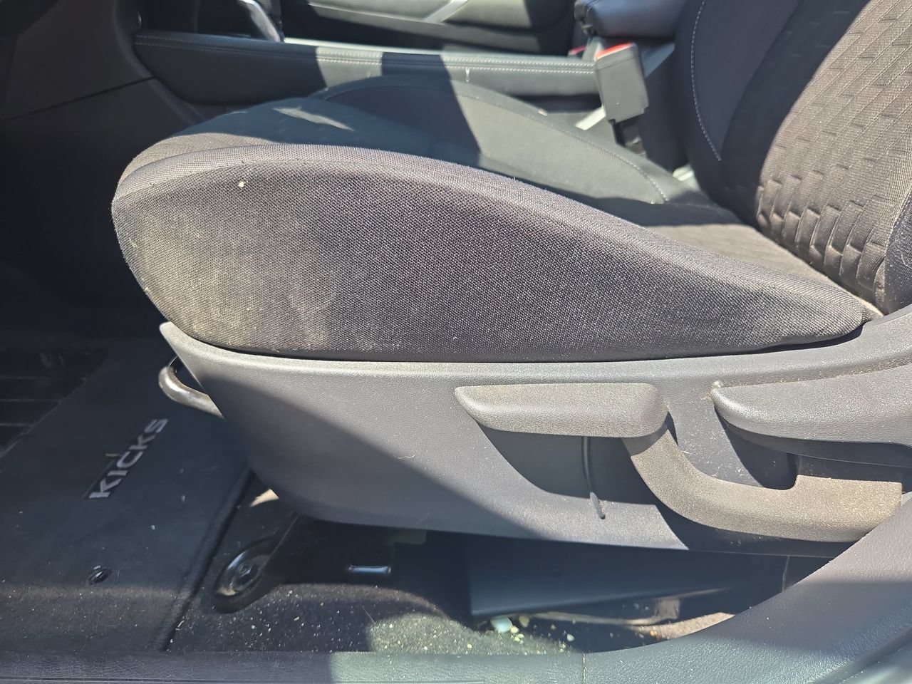 Used 2023 Nissan Kicks SV FWD image 18