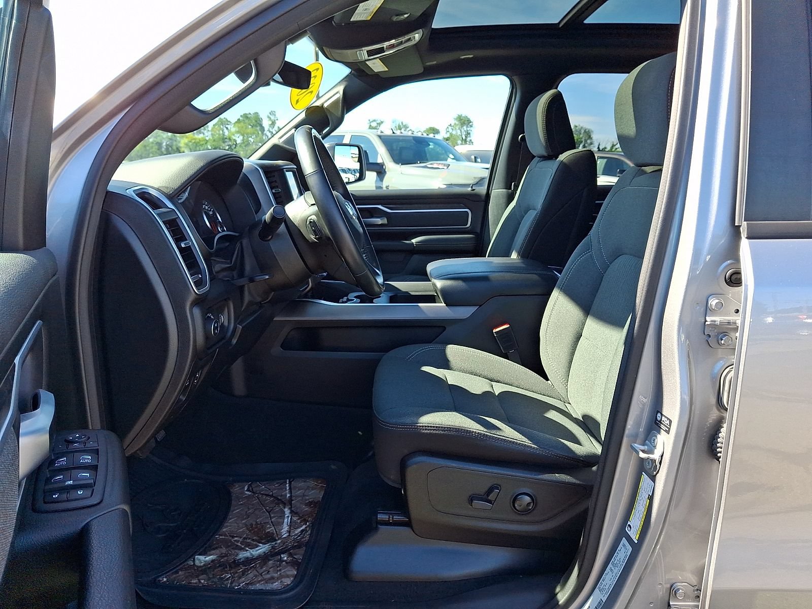 Used 2022 RAM 1500 Big Horn AWD/4WD image 15