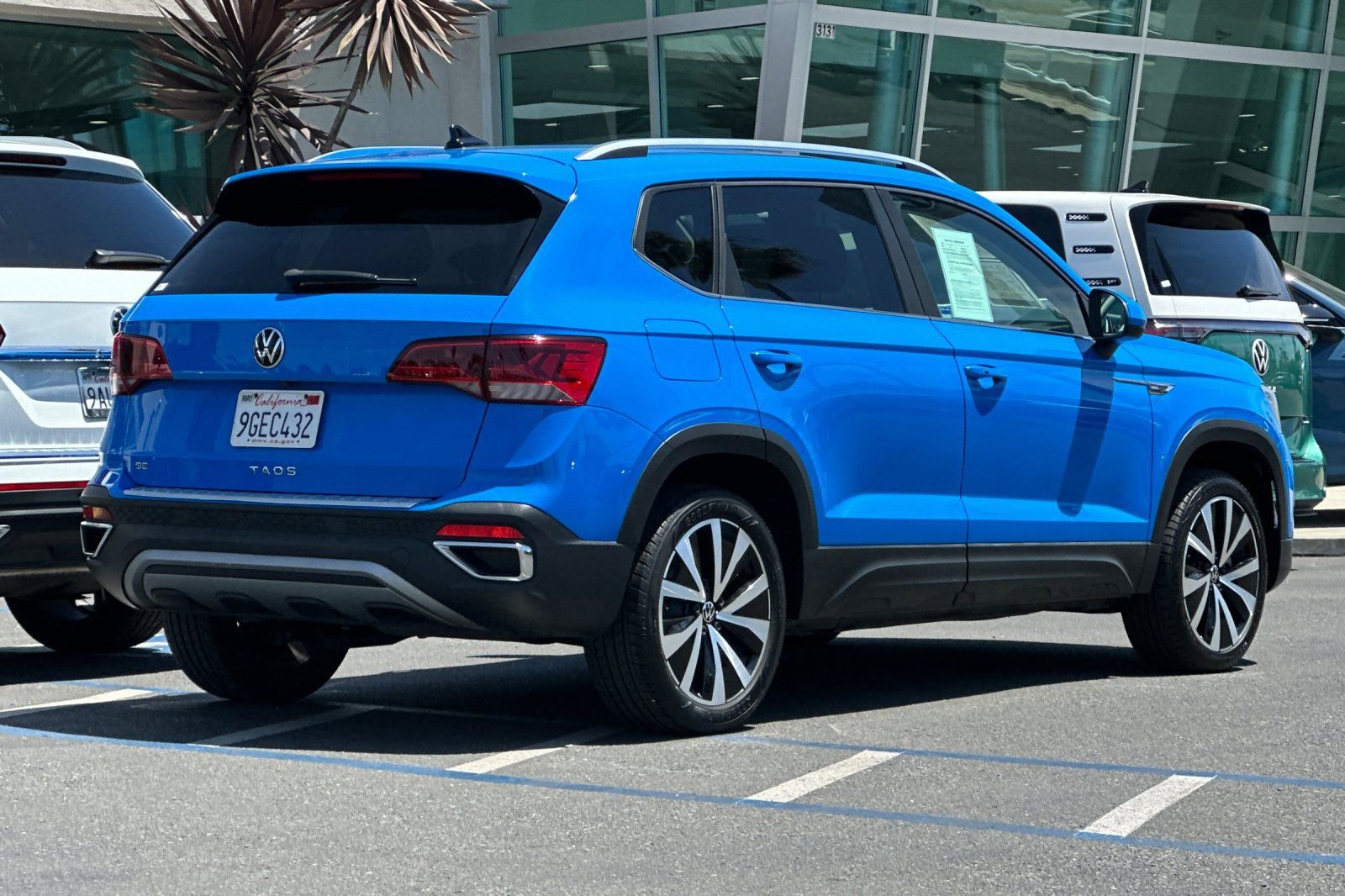 Used 2023 Volkswagen Taos SE FWD image 5