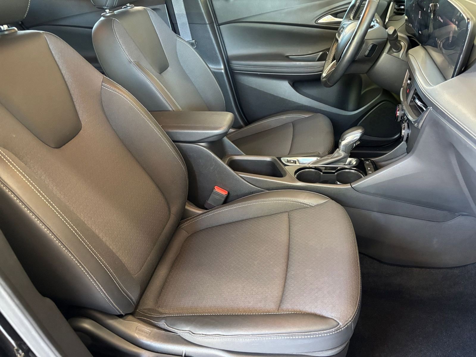 Used 2025 Buick Encore GX Preferred FWD image 34
