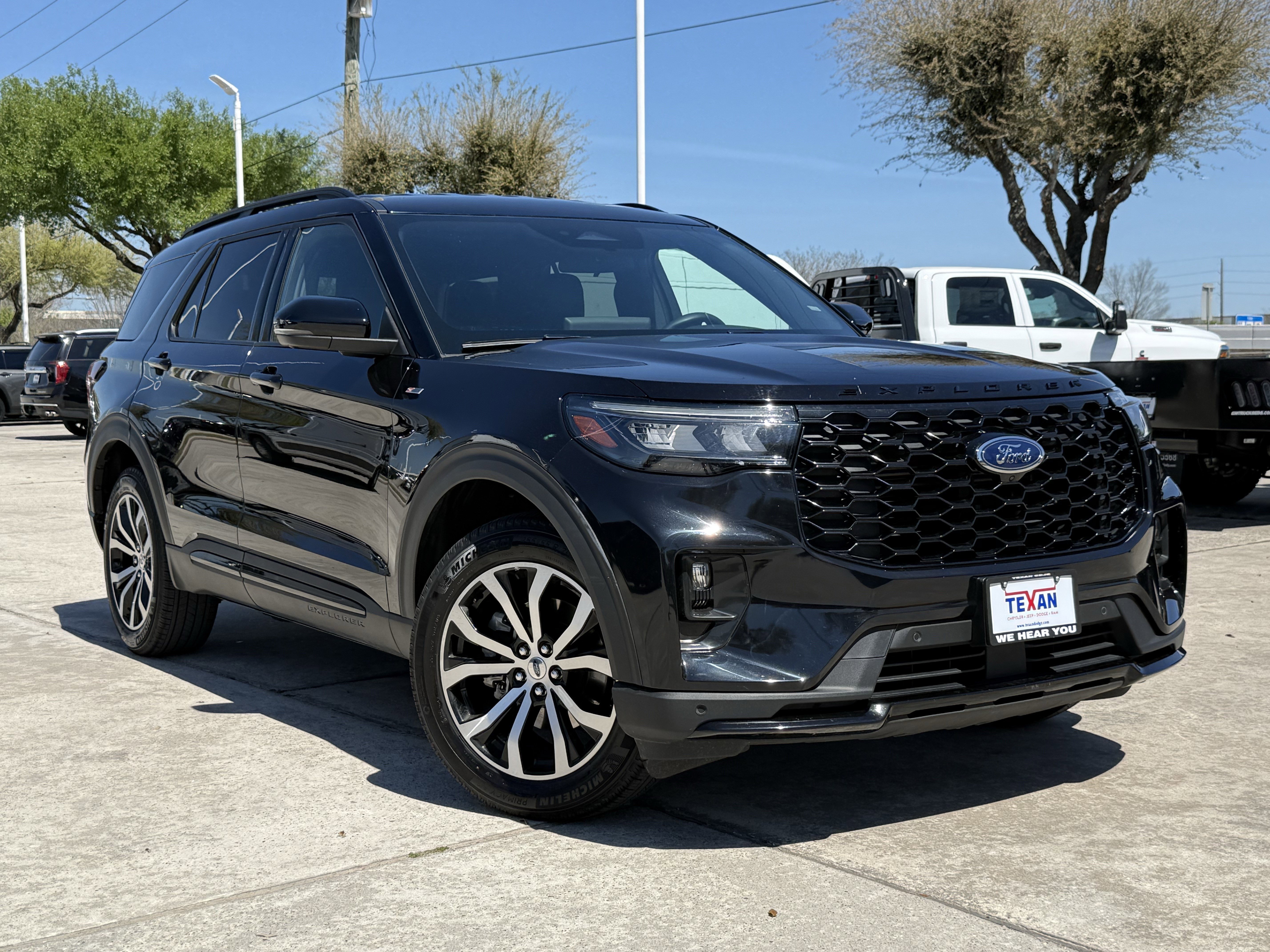 Used 2025 Ford Explorer ST-Line image 2