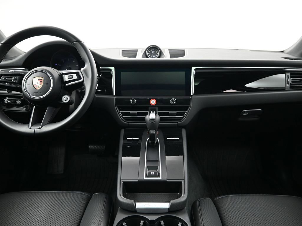 Certified 2026 Porsche Macan image 9