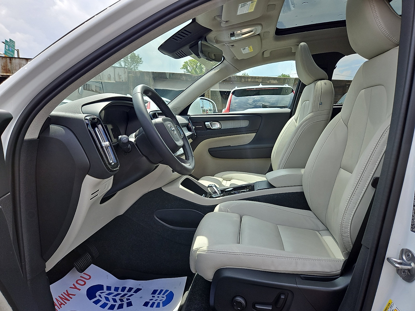 Certified 2024 Volvo XC40 B5 Ultimate w/ Climate Package AWD/4WD image 13
