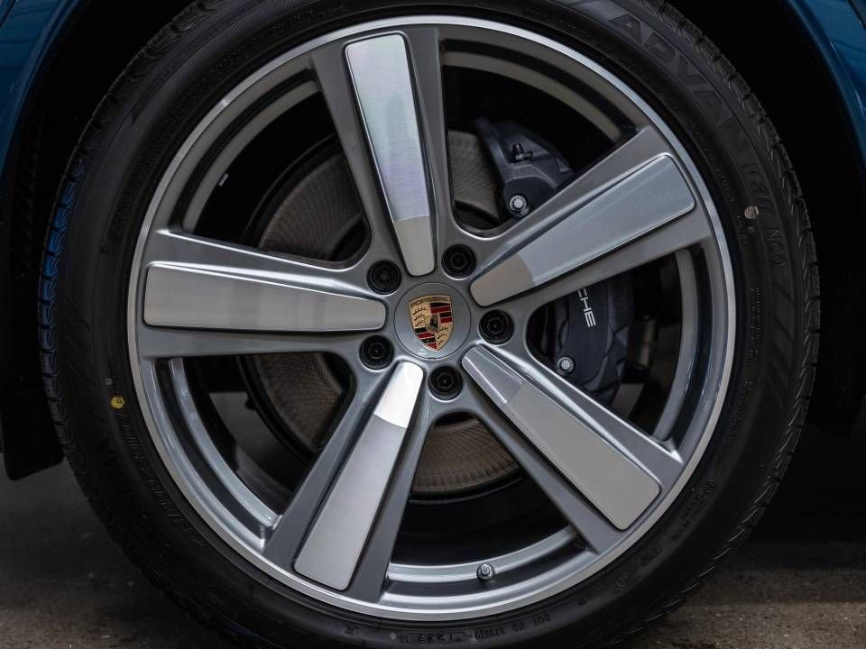 Certified 2026 Porsche Cayenne AWD/4WD image 44