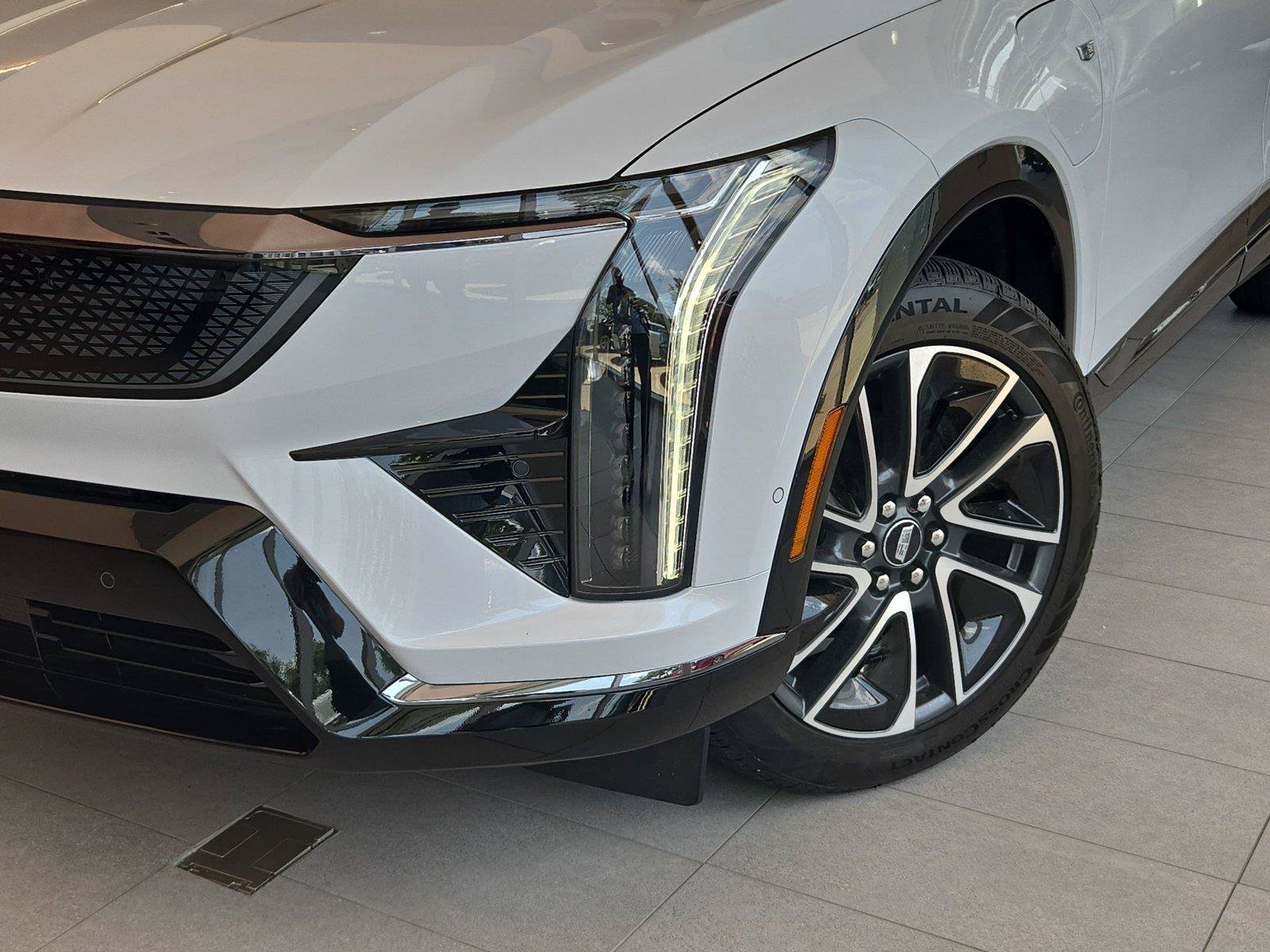 New 2026 Cadillac Optiq Sport 2 w/ LPO, Floor Liner Package AWD/4WD image 7
