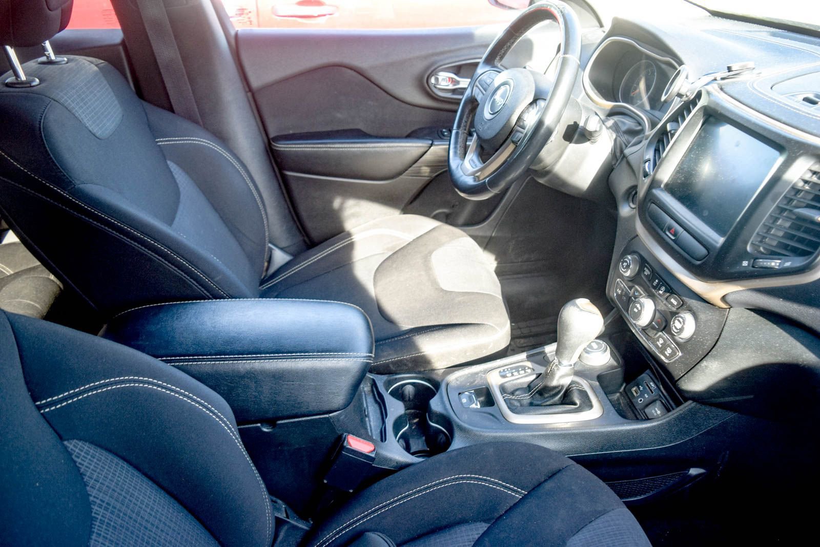 Used 2015 Jeep Cherokee Latitude w/ Cold Weather Group AWD/4WD image 7