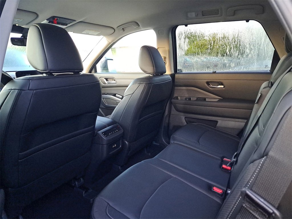 New 2025 Nissan Pathfinder SL w/ Black Appearance Package image 5