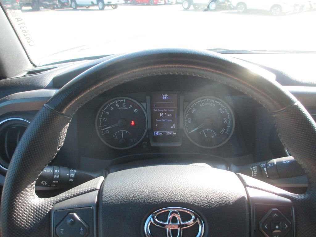 Used 2023 Toyota Tacoma TRD Off-Road w/ TRD Premium Off Road Package AWD/4WD image 31
