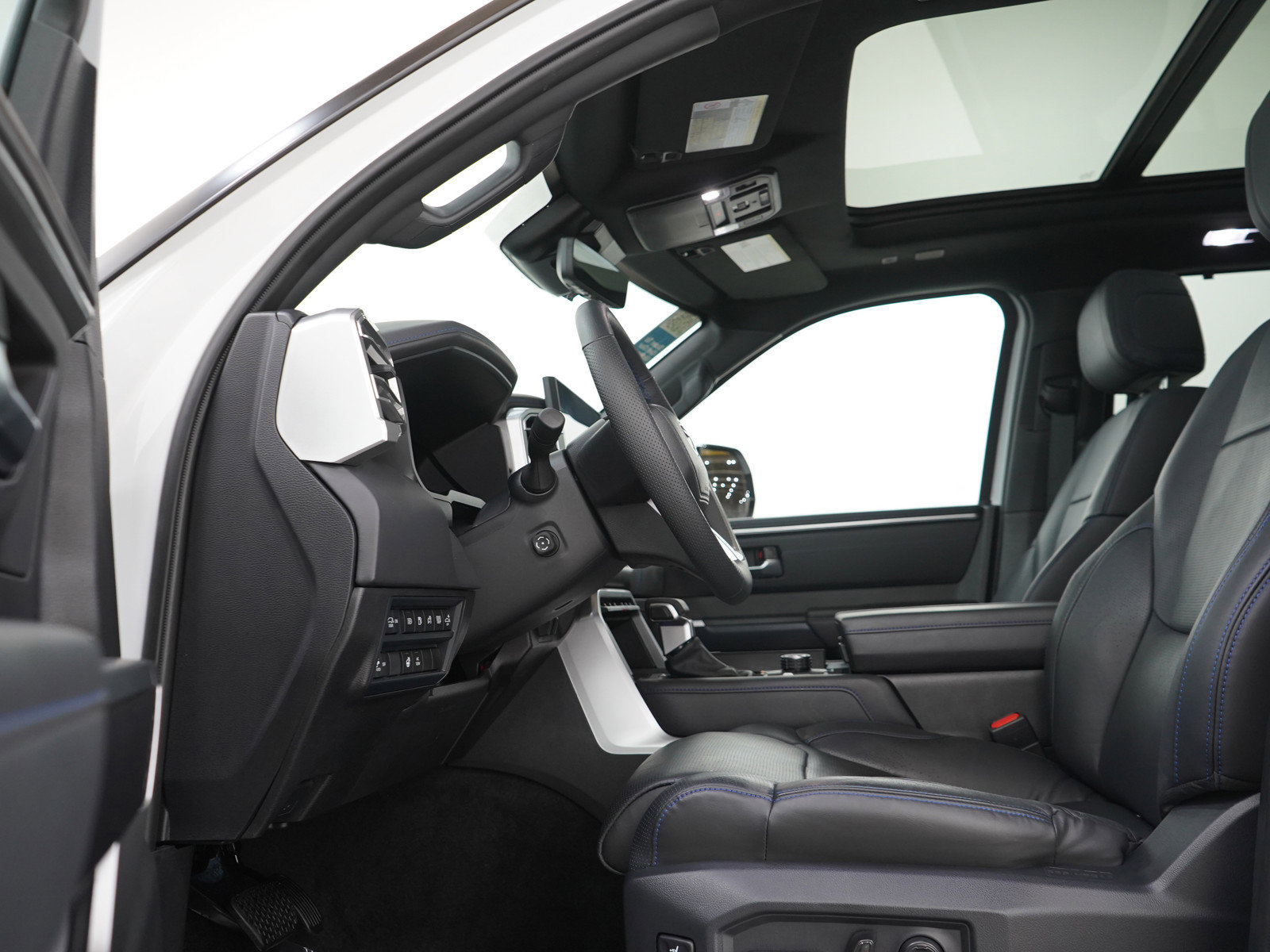 Used 2025 Toyota Sequoia Platinum AWD/4WD image 24