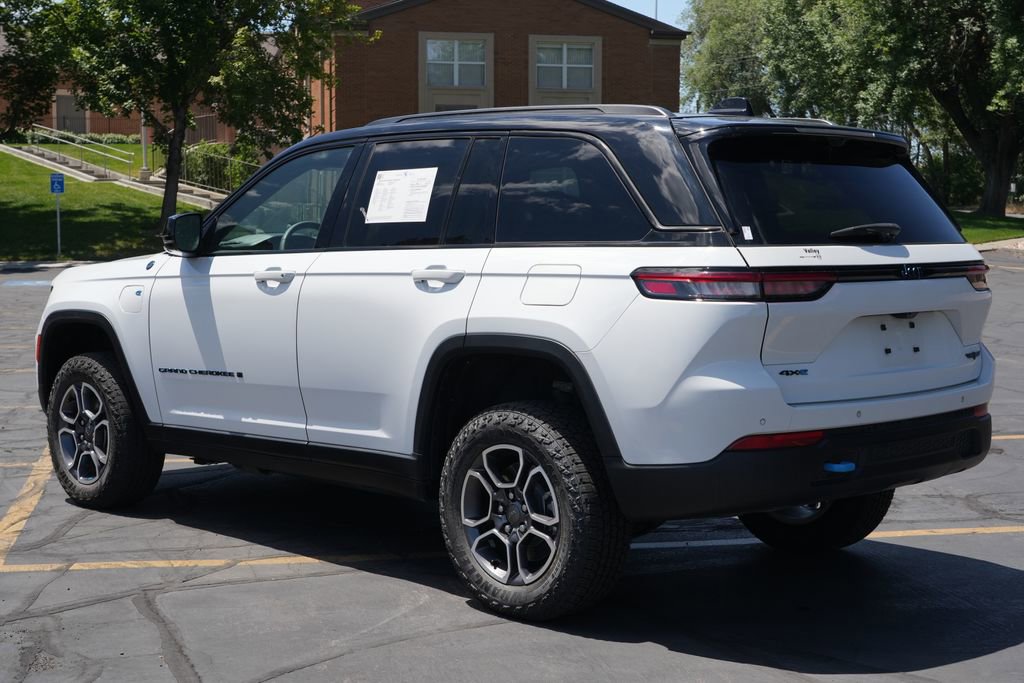 Used 2023 Jeep Grand Cherokee Trailhawk w/ Advanced Protech Group II AWD/4WD image 4
