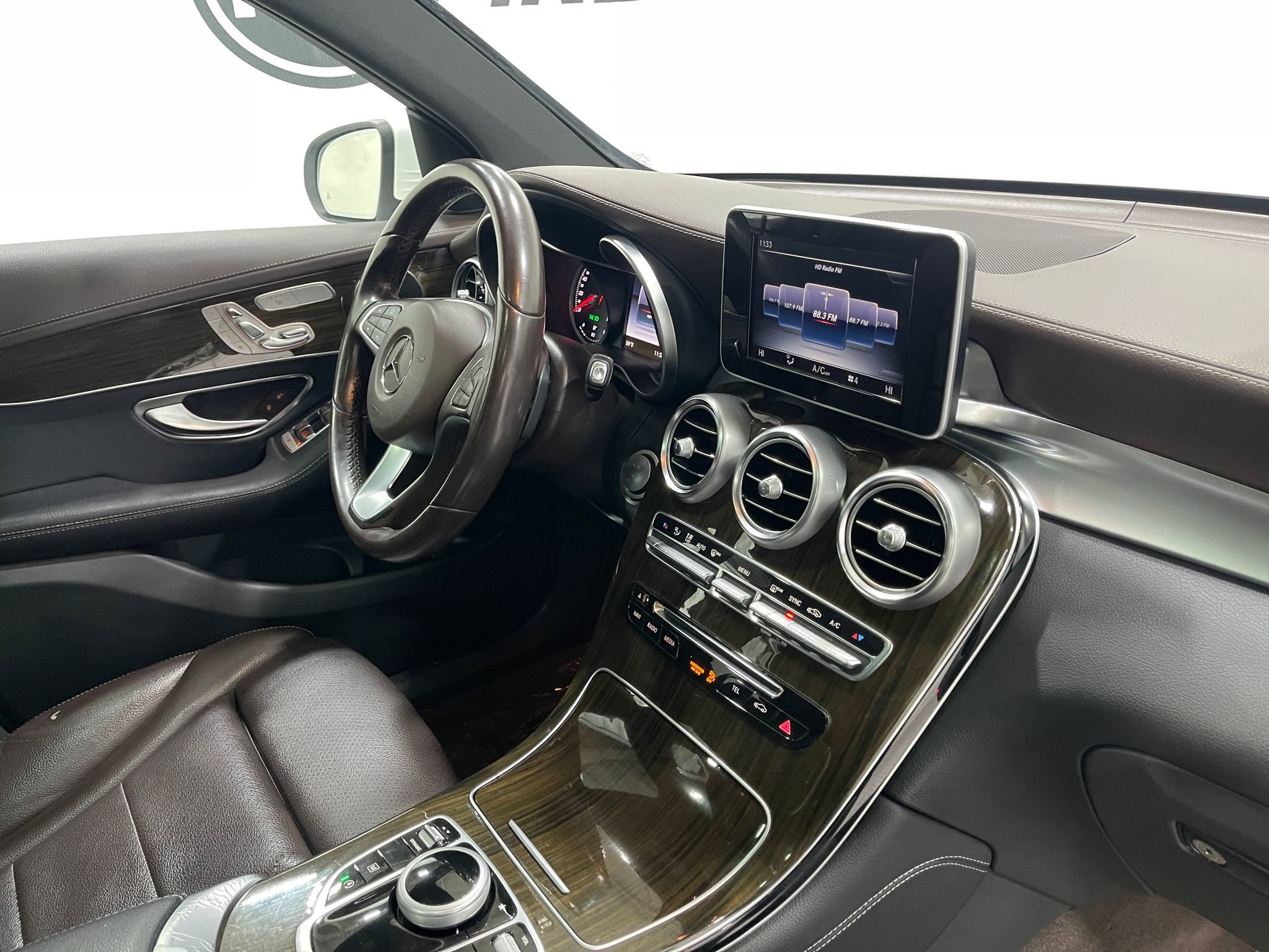 Used 2017 Mercedes-Benz GLC 300 4MATIC image 21