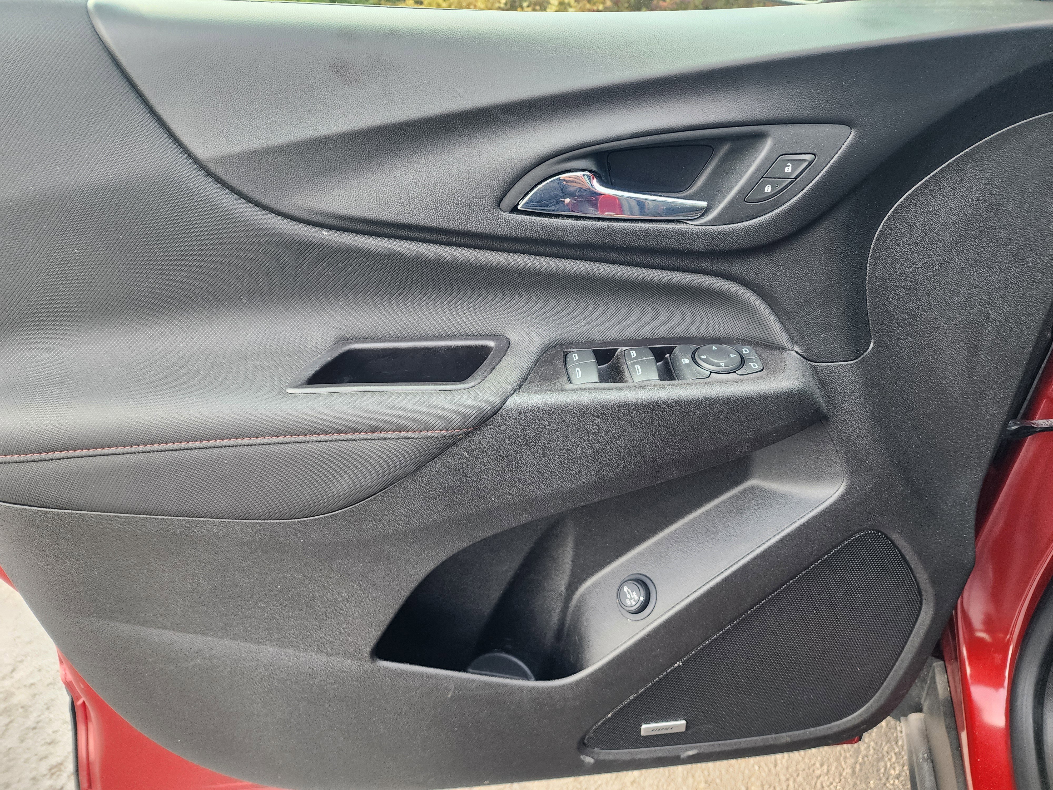 Used 2022 Chevrolet Equinox RS w/ RS Leather Package image 24