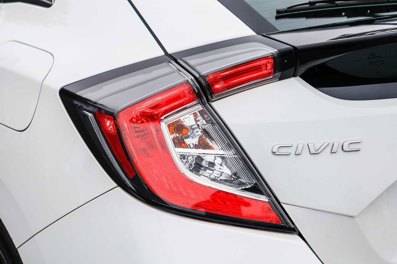 Used 2018 Honda Civic EX-L image 9