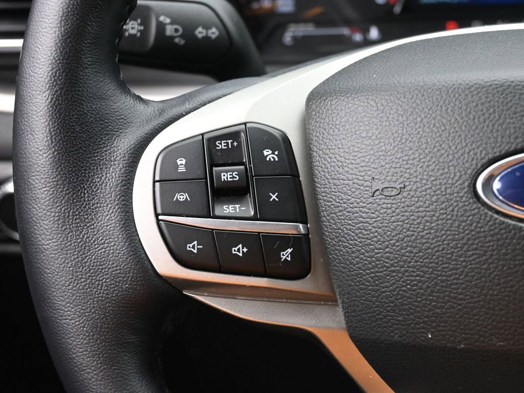 Used 2022 Ford Explorer XLT w/ Equipment Group 202A image 14