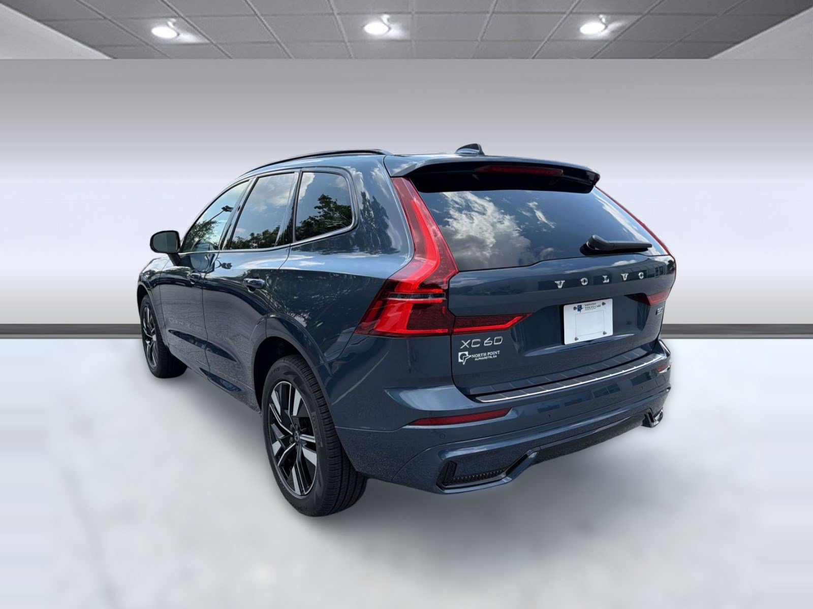 New 2026 Volvo XC60 B5 Plus w/ Climate Package AWD/4WD image 3