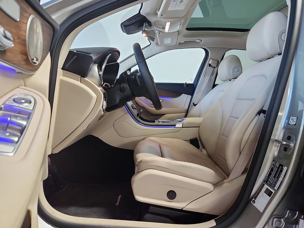 Used 2021 Mercedes-Benz GLC 300 4MATIC w/ Exterior Lighting Package image 5