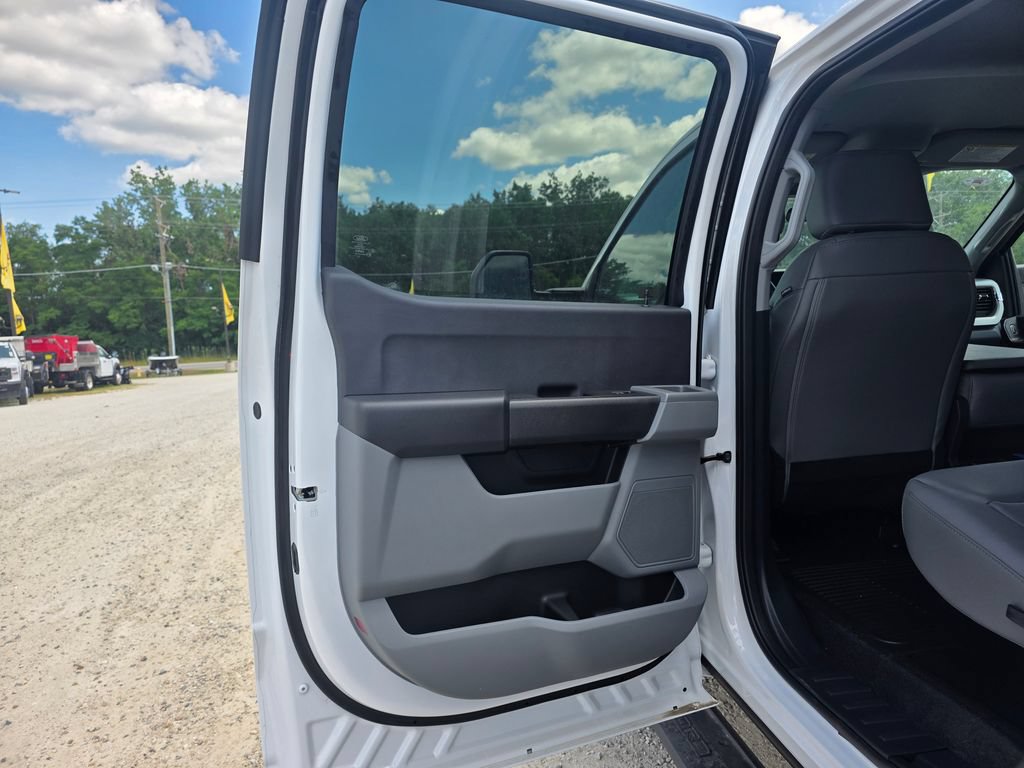 New 2026 Ford F550 4x4 Crew Cab image 25