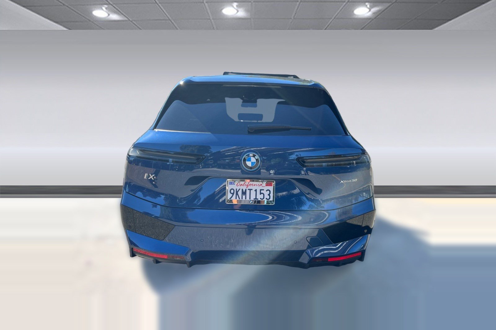 Used 2024 BMW iX xDrive50 w/ Sport Package AWD/4WD image 5