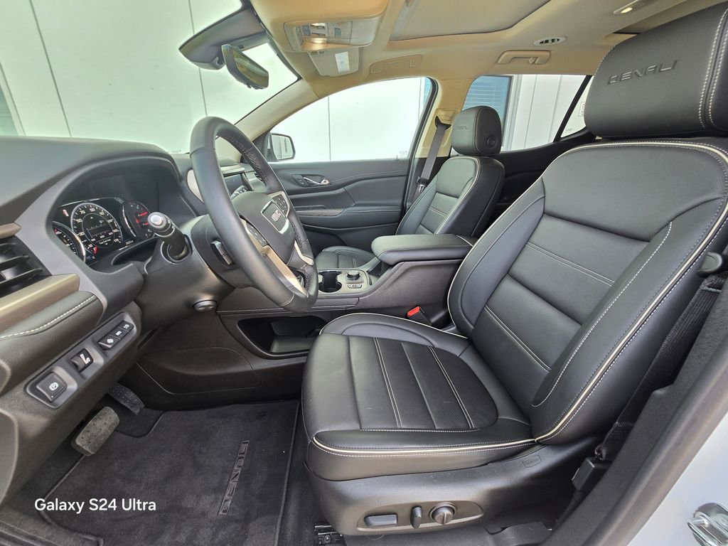 Used 2023 GMC Acadia Denali w/ Denali Ultimate Package FWD image 11