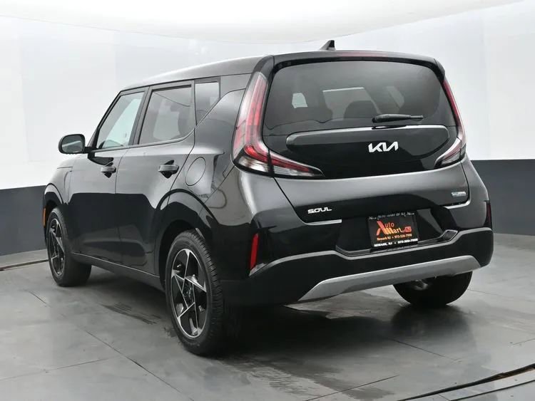 Used 2023 Kia Soul EX FWD image 9