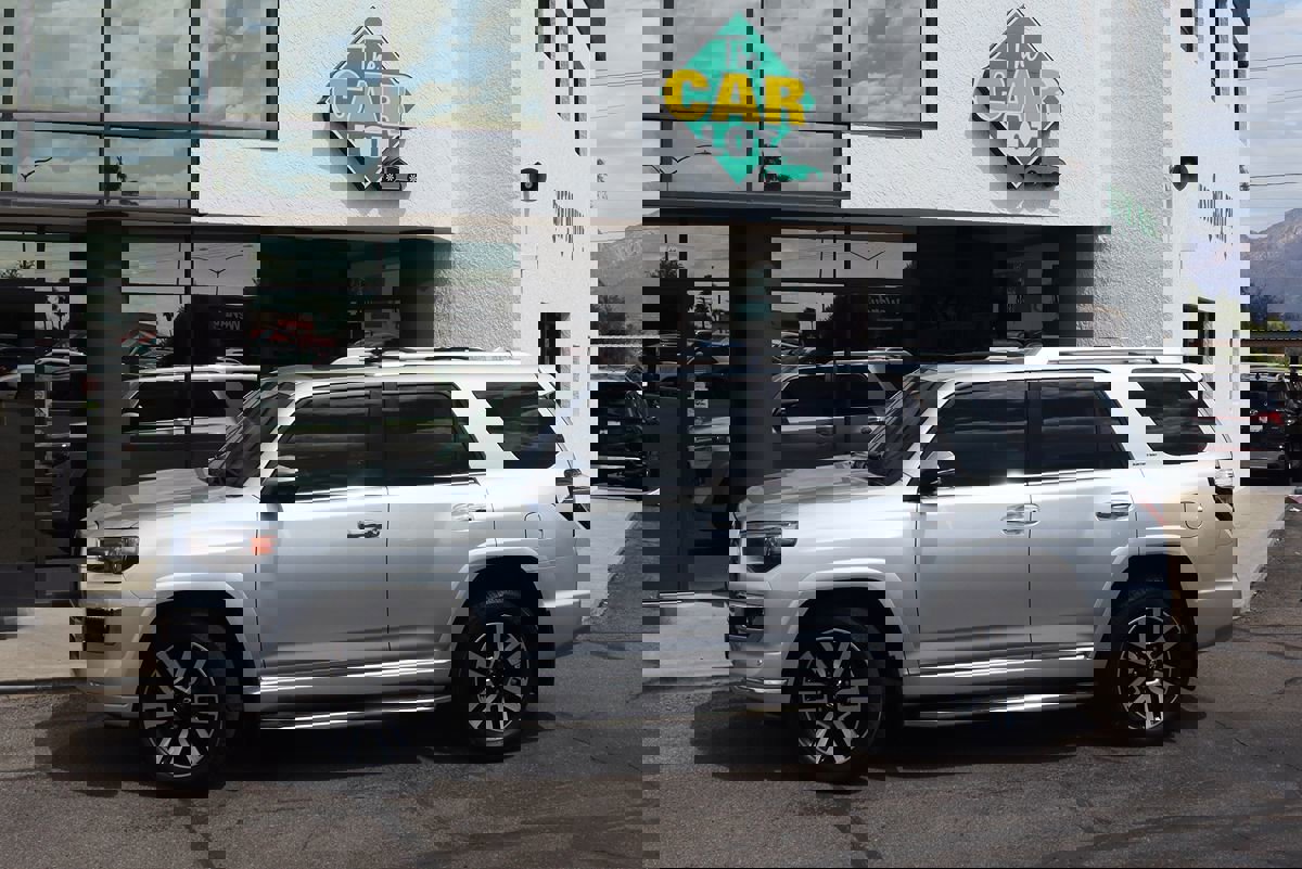 Used 2022 Toyota 4Runner Limited AWD/4WD image 4