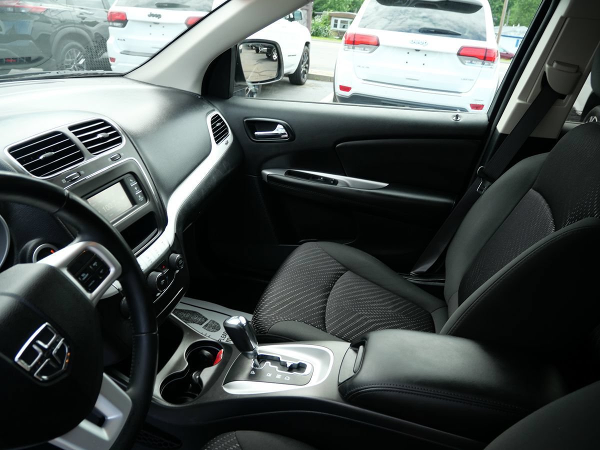 Used 2019 Dodge Journey SE w/ Connectivity Group FWD image 13