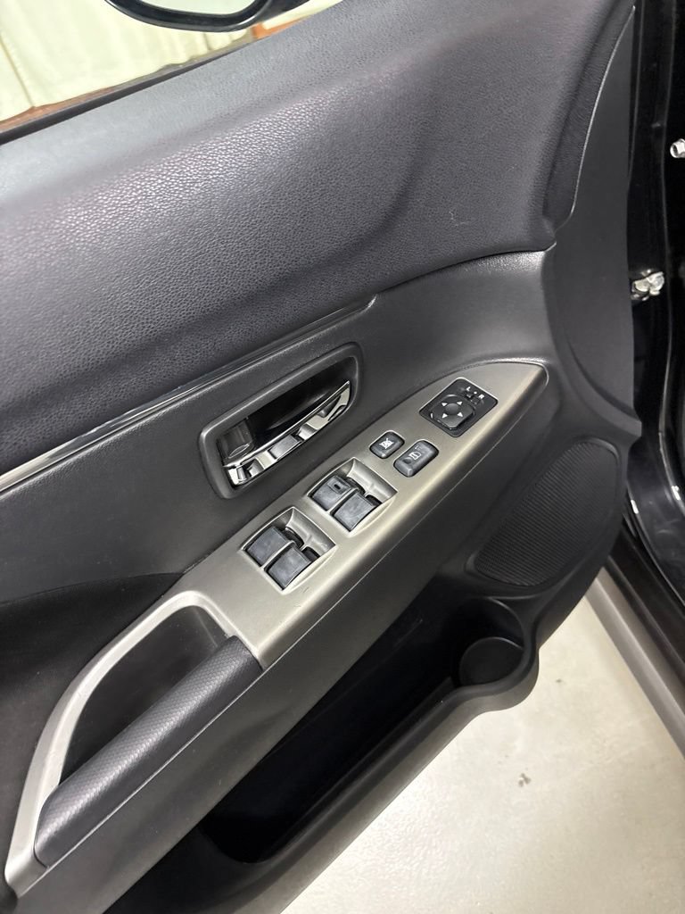 Used 2019 Mitsubishi Outlander Sport ES FWD image 17