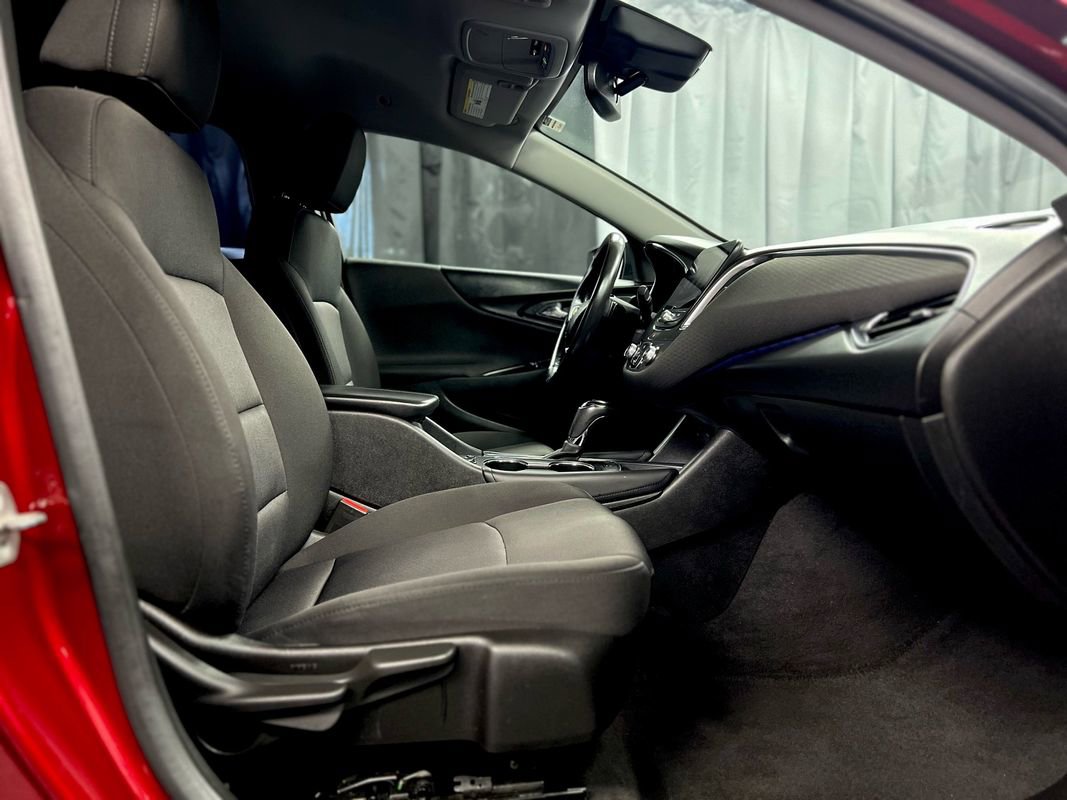 Used 2018 Chevrolet Malibu LT w/ Driver Confidence Package image 21