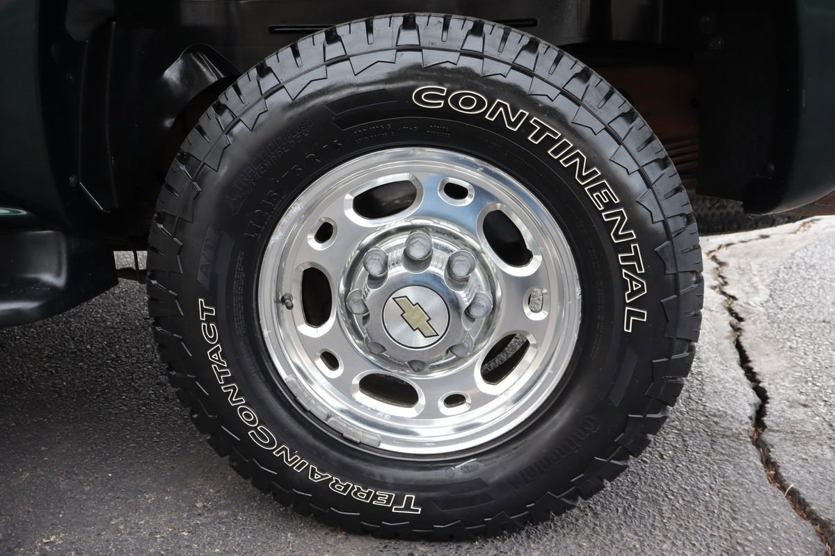 Used 2002 Chevrolet Suburban 2500 LT image 41