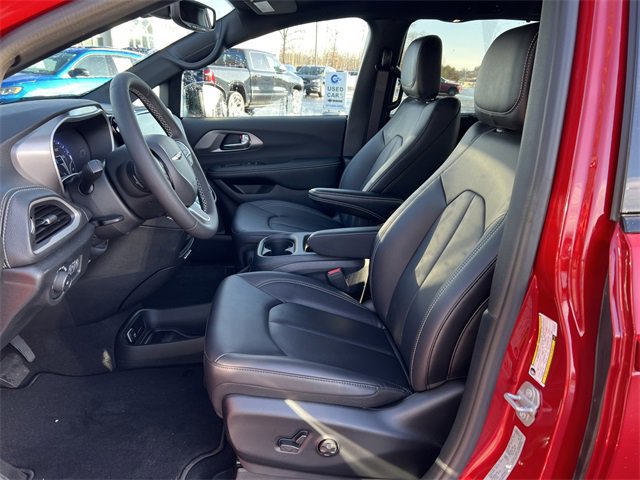 New 2026 Chrysler Pacifica Select image 3