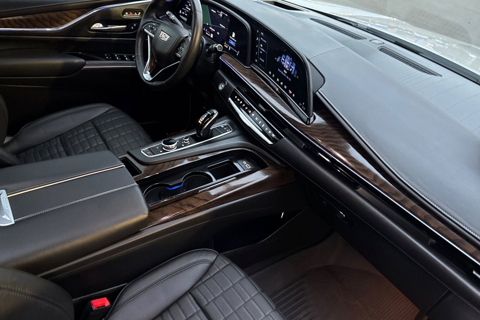 Certified 2024 Cadillac Escalade Premium Luxury Platinum w/ Heavy-Duty Trailer Package image 20