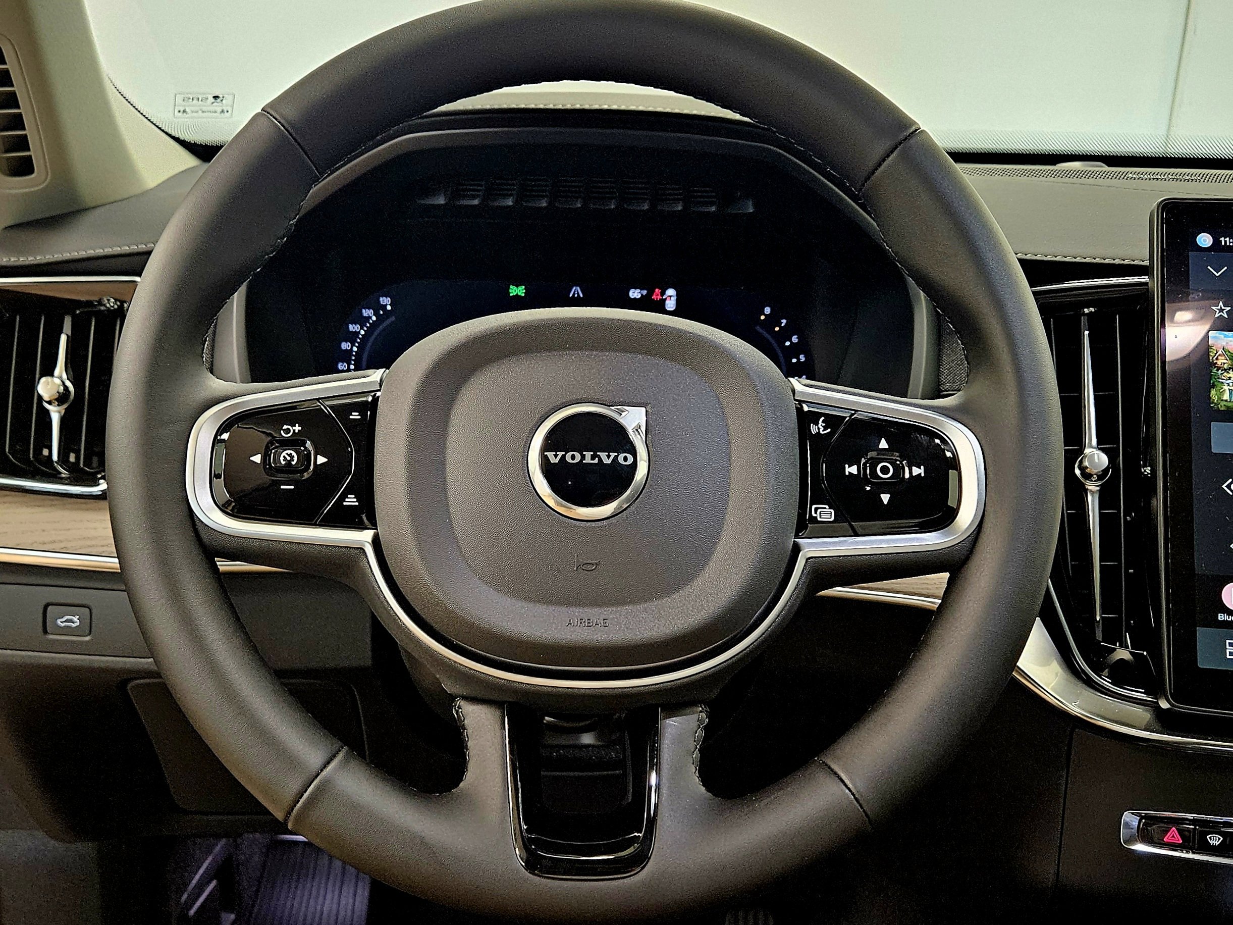 New 2026 Volvo XC90 B6 Plus image 42
