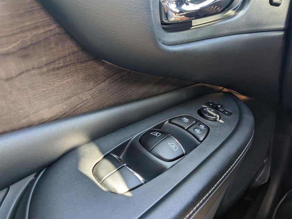 Used 2020 Nissan Murano Platinum w/ Cargo Package image 20