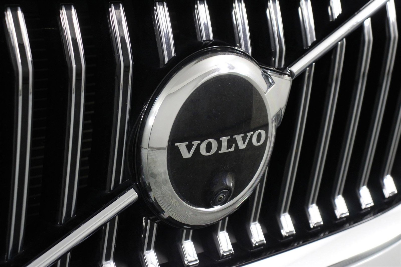 Certified 2023 Volvo XC60 B5 Plus w/ Protection Package Premier image 27