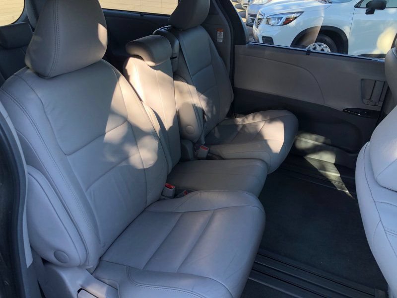 Used 2015 Toyota Sienna XLE FWD image 13