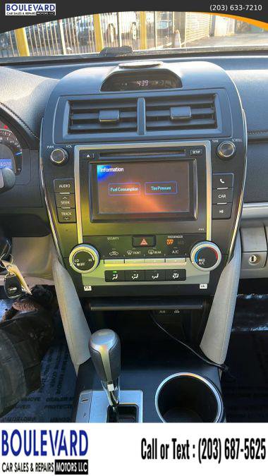 Used 2012 Toyota Camry L image 27