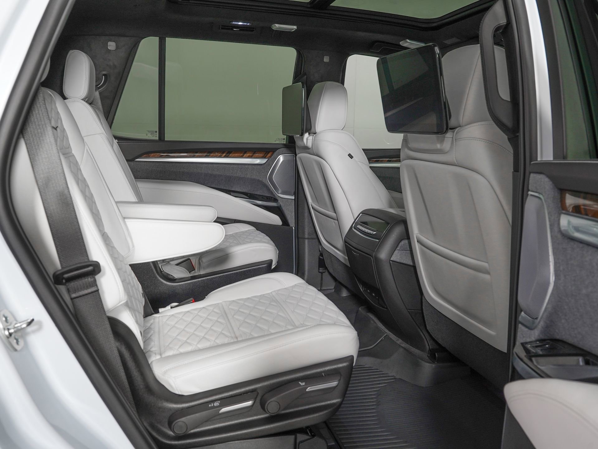 Used 2026 Cadillac Escalade Platinum Sport w/ LPO, Floor Liner Package image 11