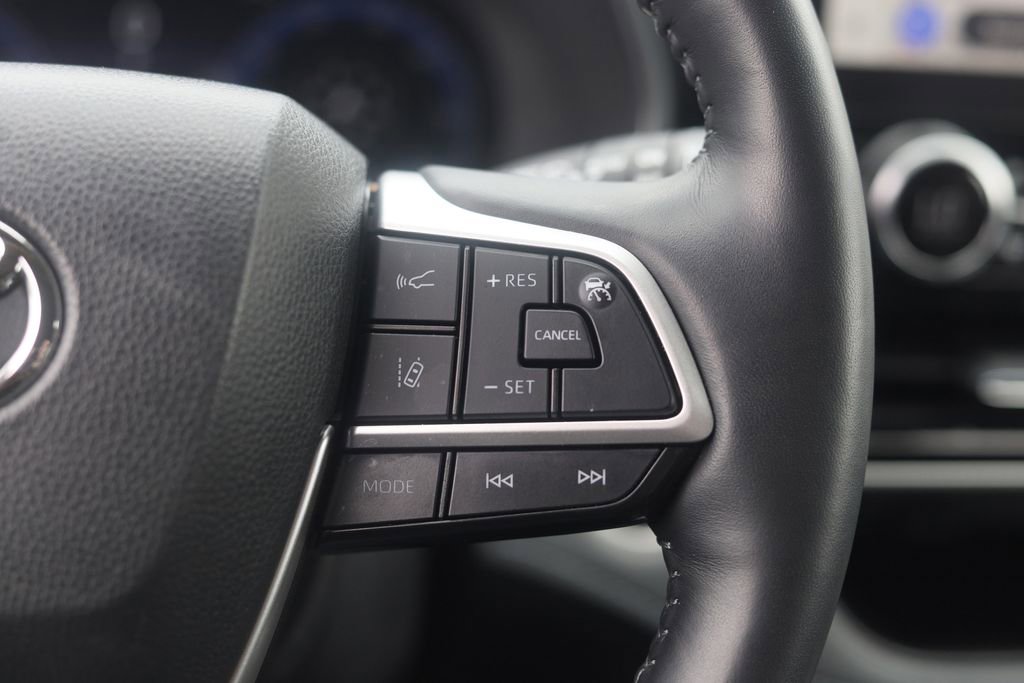 Used 2024 Toyota Highlander Platinum AWD/4WD image 12