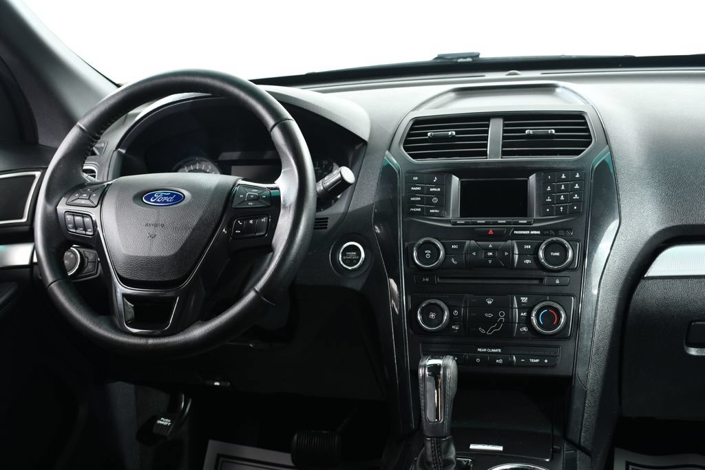 Used 2017 Ford Explorer XLT AWD/4WD image 8