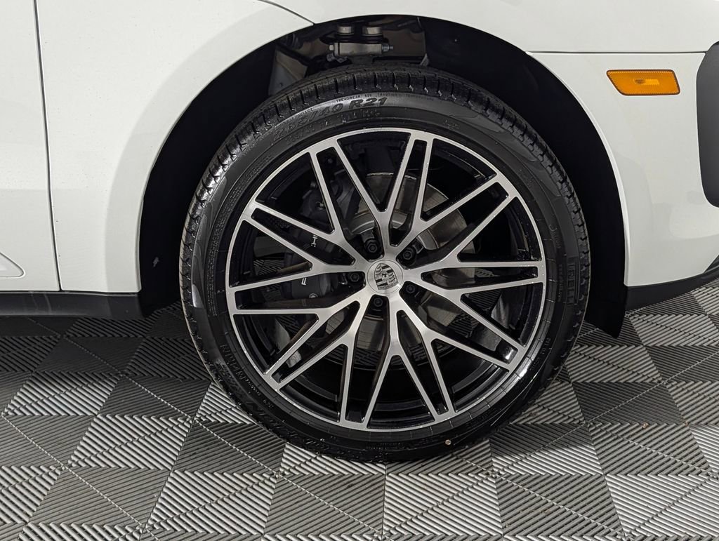 New 2026 Porsche Macan image 14